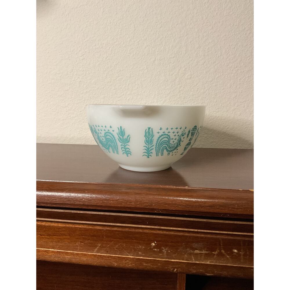 Vintage turquoise amish butterprint 441 1.5 pt white Cinderella mixing bowl - Picture 5 of 8